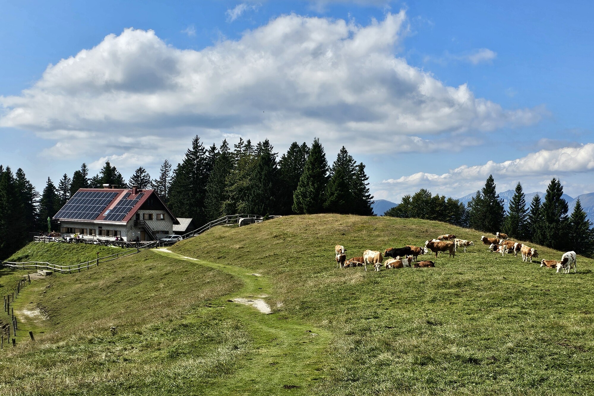 gore_jeseni_planinska_koca_foto_manca_ogrin